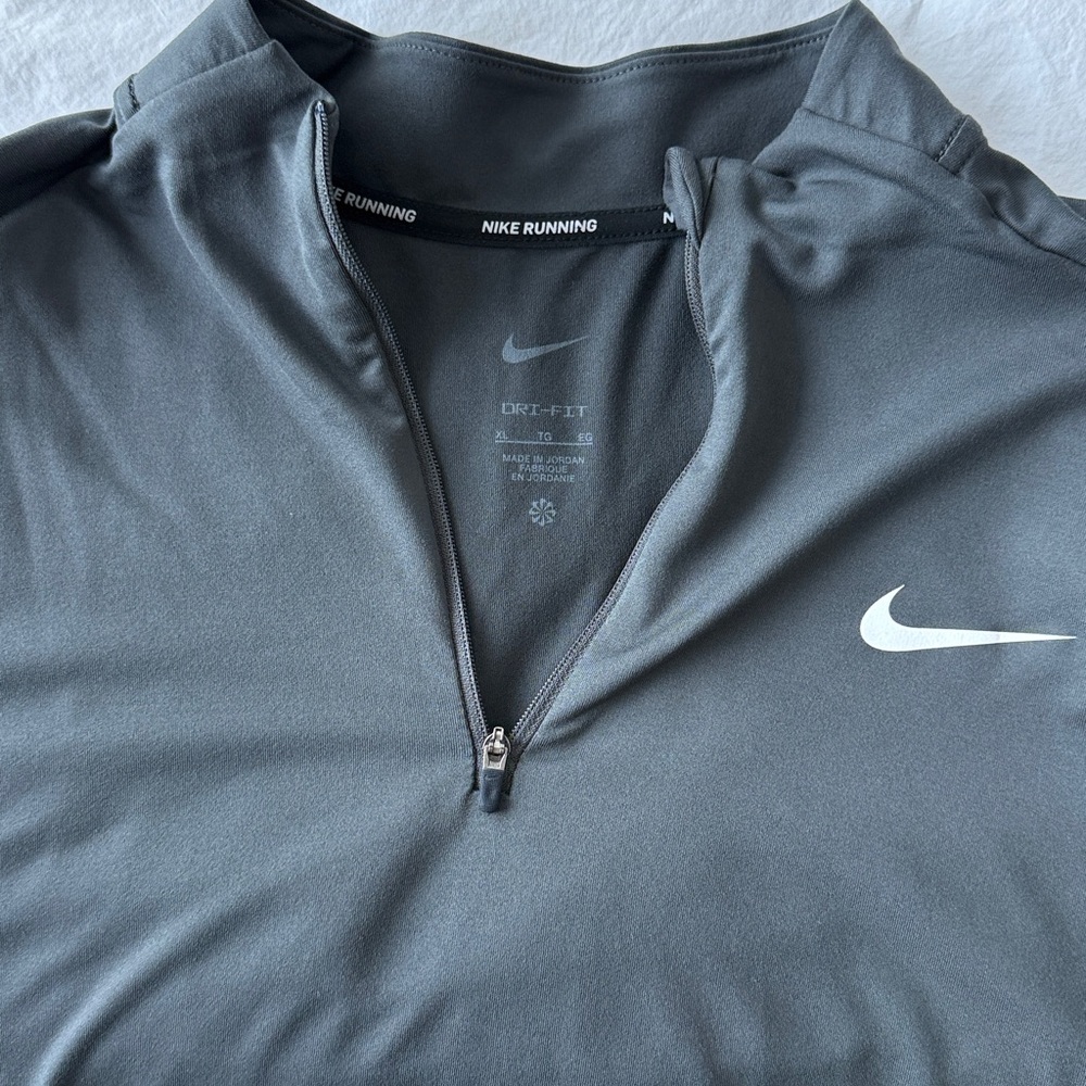 Nike Black Long-Sleeve Quarter-Zip Performance Top - Picture 4 of 8